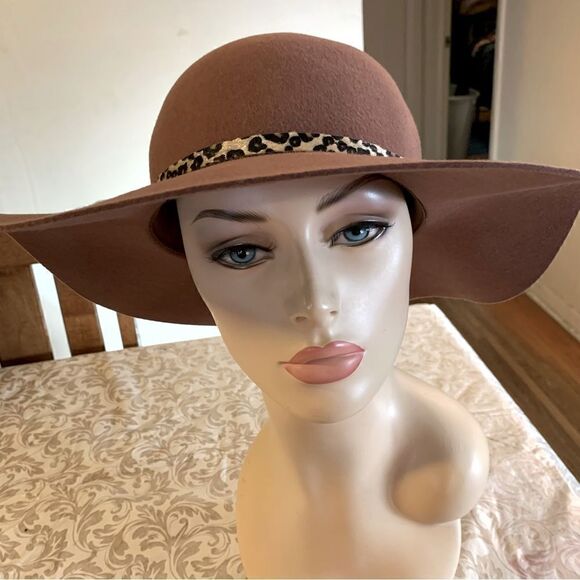 Floppy Wool Hat Caramel Color w/ Cheetah Design Hatband OSFA gorgeous - Picture 1 of 8